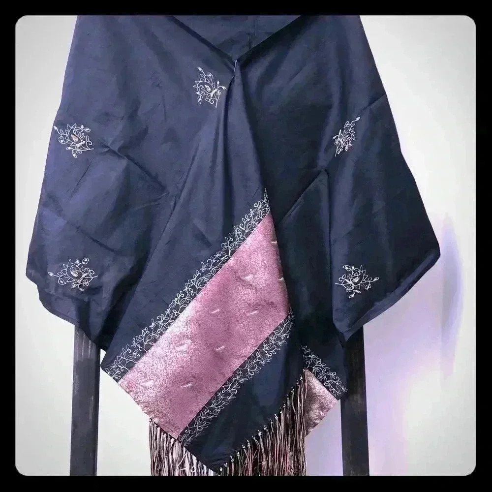 Elegant Black Wrap‎ with gold and cranberry